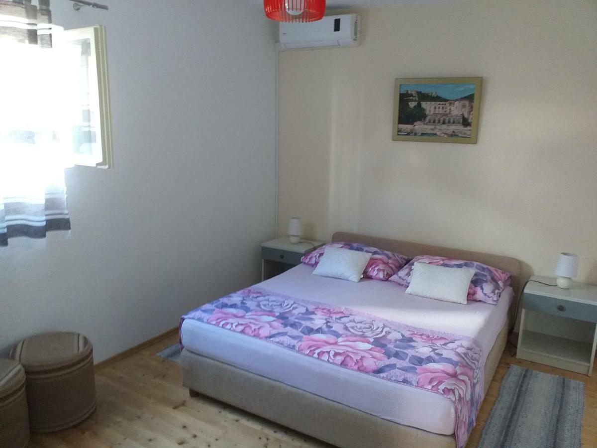 Apartmani Luna Хвар Экстерьер фото